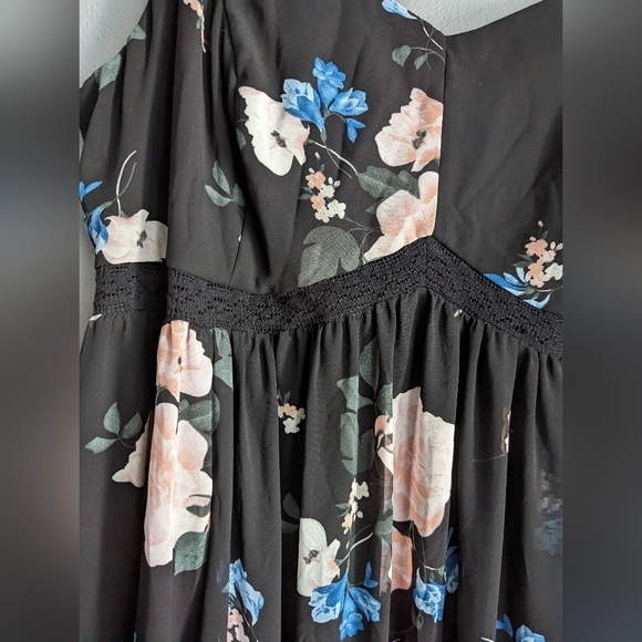 Women's Floral Torrid Dress. Size 2. Plus size women's dress. Black dress. - Picture 10 of 11